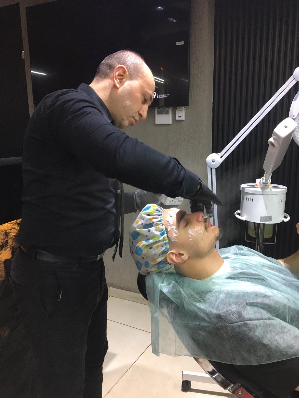 صورة الحلاق