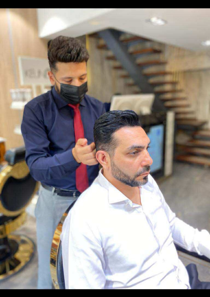 صورة الحلاق